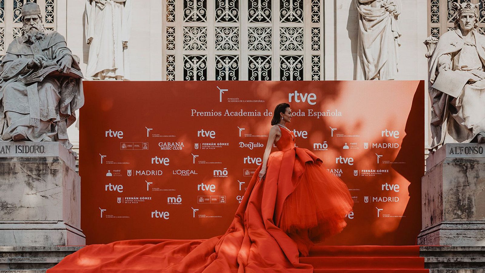 Alfombra roja de los Premios Academia de la Moda Española 2024 | Ver vídeo - Premios Academia de la Moda Española | Ver