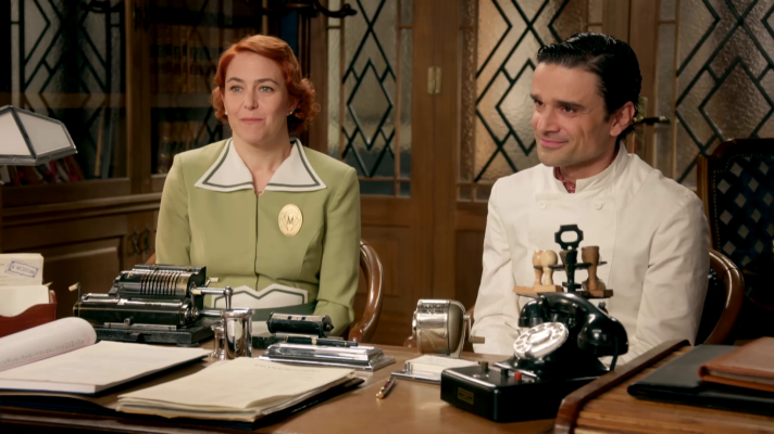 Salón de té La Moderna - Antonia y Pietro anuncian su compromiso a don Fermín