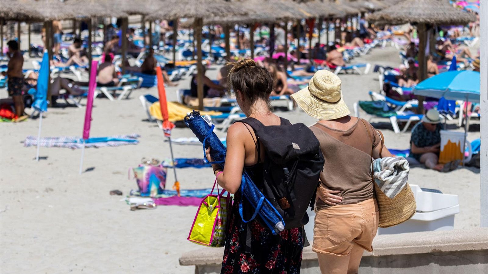 Cómo gestionar los servicios con más turistas que residentes | Ver