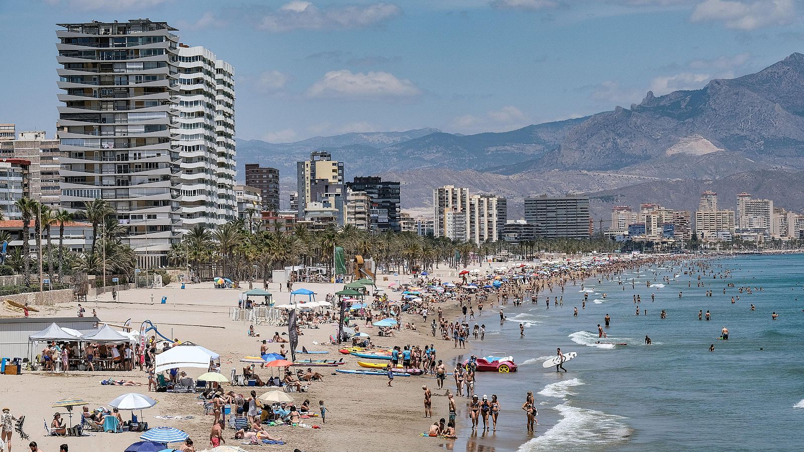 El turismo masivo dispara los gastos municipales en verano | Ver