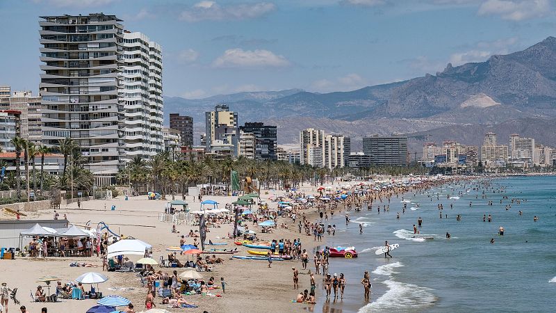 Saturación por el turismo: la aglomeración de turistas disparan los gastos municipales en verano