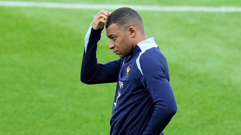 Francia se entrena con Mbappé al margen antes de su debut en la Eurocopa