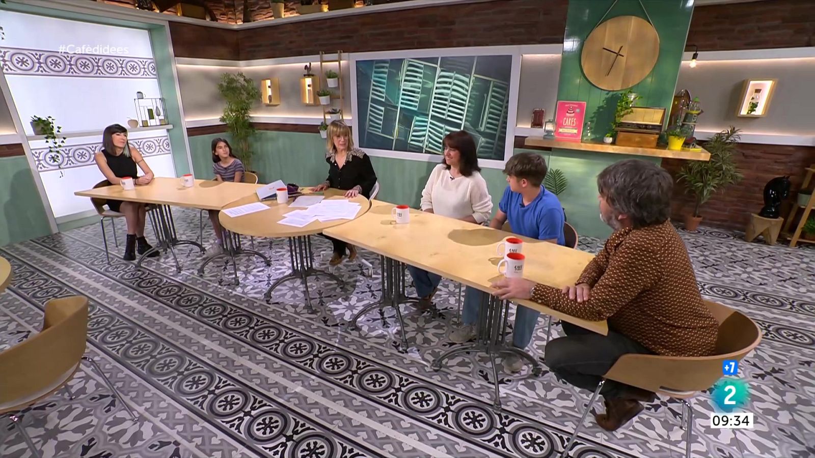 Com viuen els adolescents una setmana sense mòbils? - Cafè d'idees | Veure