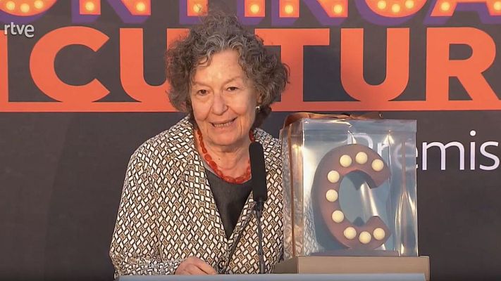 Especials en català - Maria Barbal rep el un dels premis Dolços de 2024
