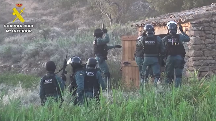 Telediario 1 - Desarticulada una "secta destructiva" en Escatrón, Zaragoza