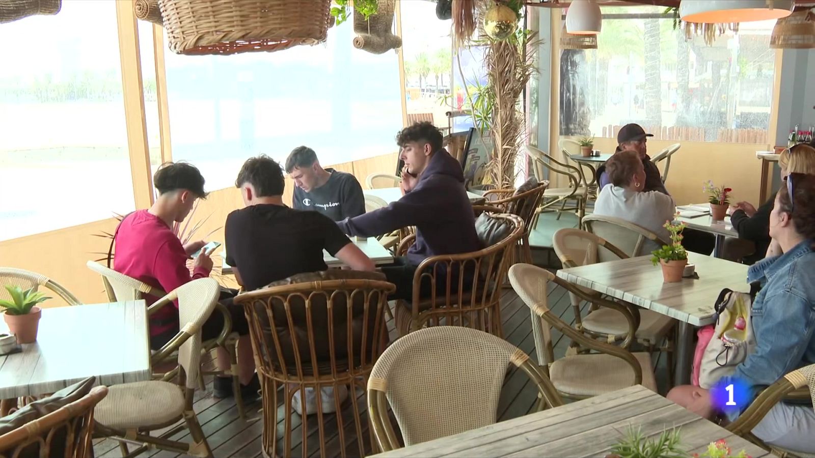 Falten professionals de l'hostaleria a la Costa Daurada - L'Informatiu | Veure