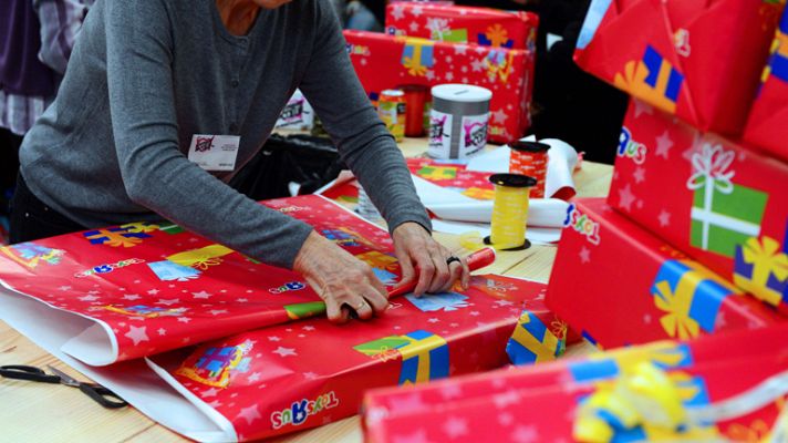 Telediario 1 - Juguetes anticrisis para que los más pequeños no paguen la crisis en Navidad