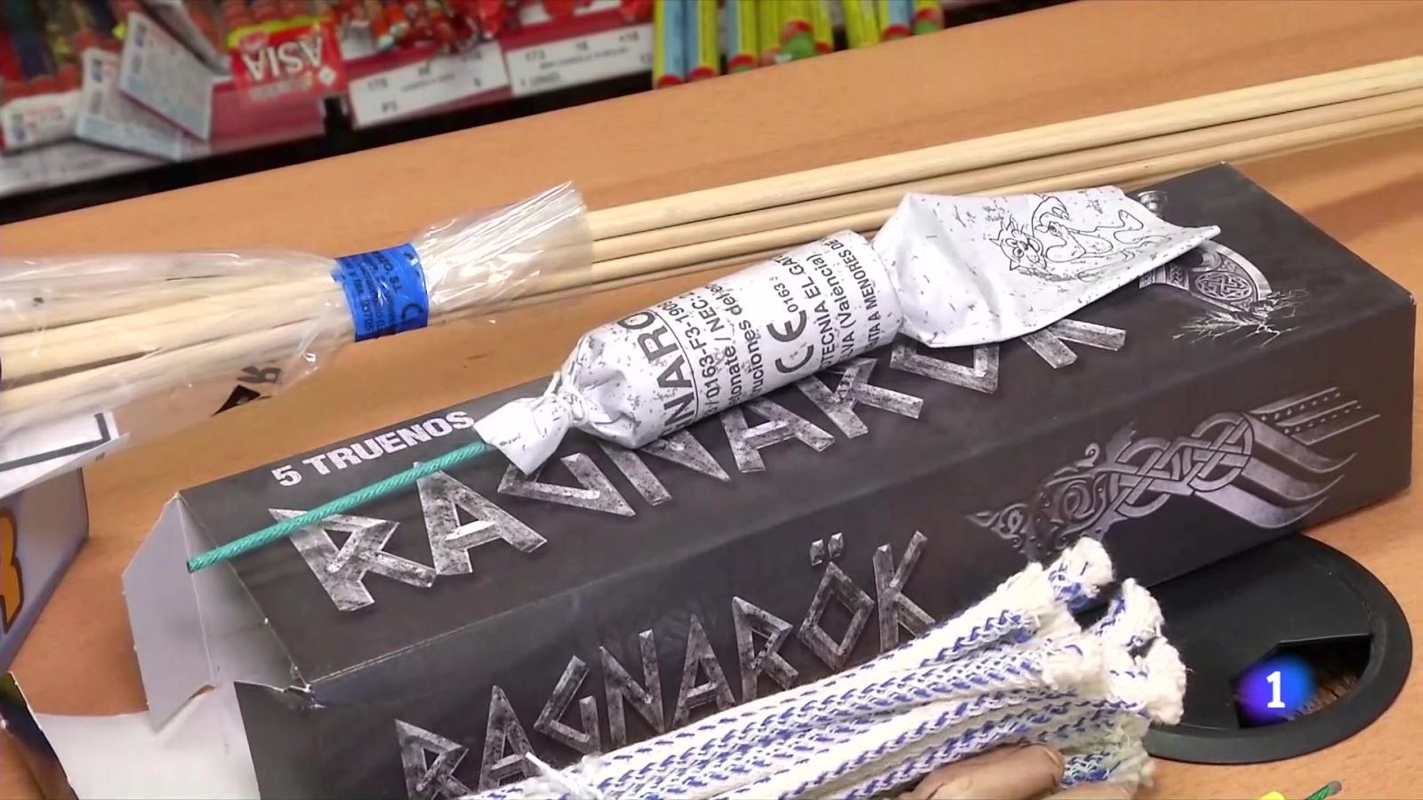 Les botigues de petards preveuen vendre un 5% més que l'any passat - L'Informatiu | Veure