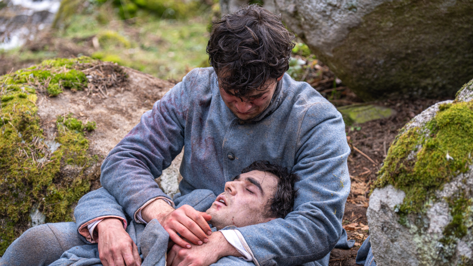 La Promesa: Paco muere en los brazos de Curro - La promesa | Ver