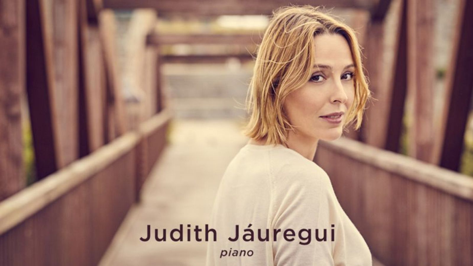 Judtih Jáuregui Pianista - Atención obras | Ver