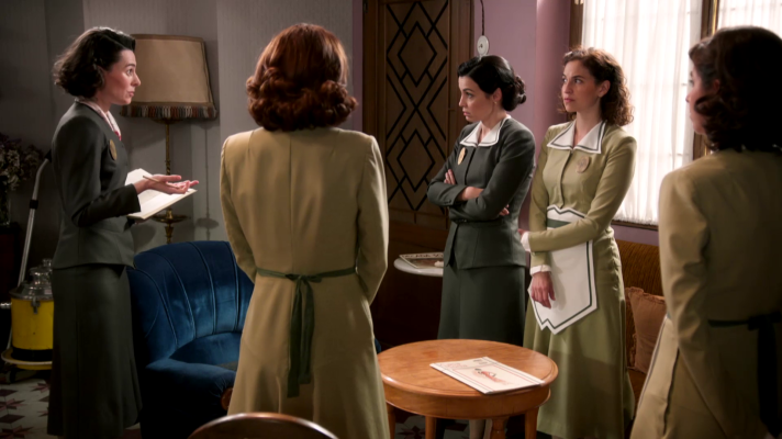 Salón de té La Moderna - Doña Lázara marca objetivos a las dependientas