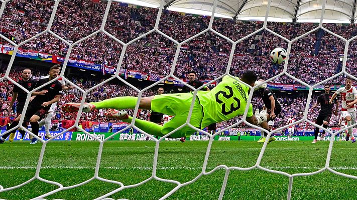 Eurocopa - Paradón de Strakosha a Sucic (Croacia 0-1 Albania)