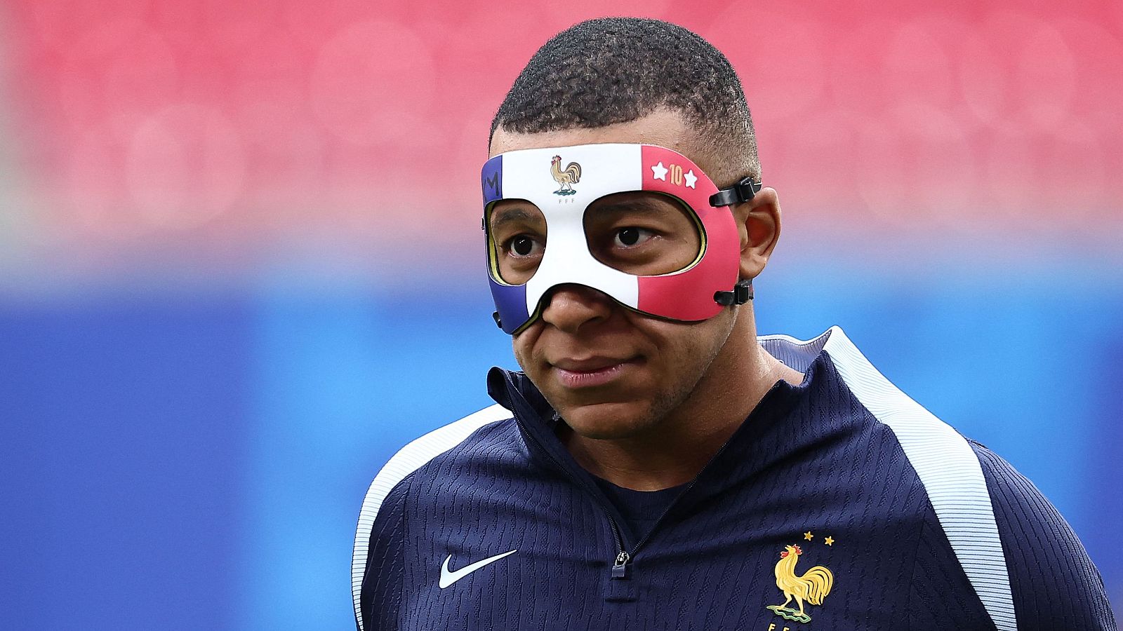 Mbappé se entrena con una máscara ante del Países Bajos - Francia - Eurocopa | Ver