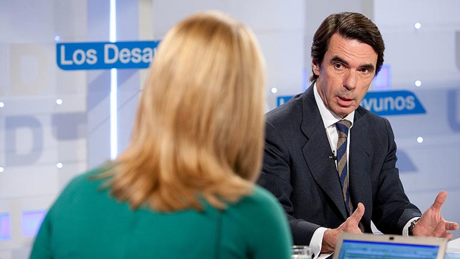 Aznar: "La coalición CiU-ERC es explosiva y la consulta, una chantaje inaceptable" - Los desayunos | Ver