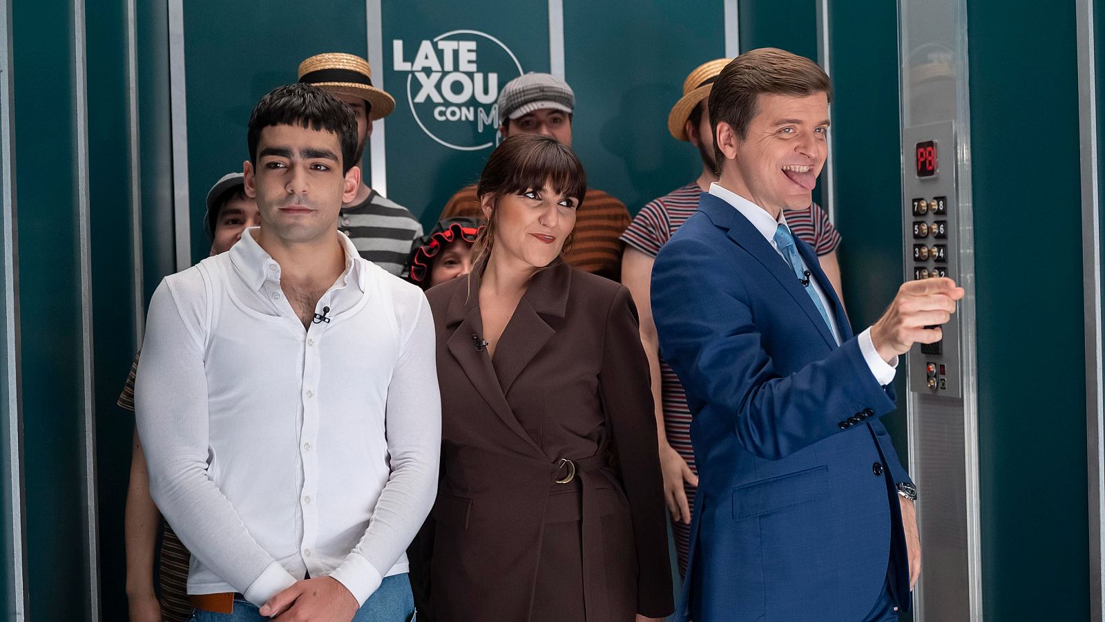 En el ascensor del Late Xou con Rozalén y Omar Ayuso - VER AHORA - Late Xou con Marc Giró | Ver