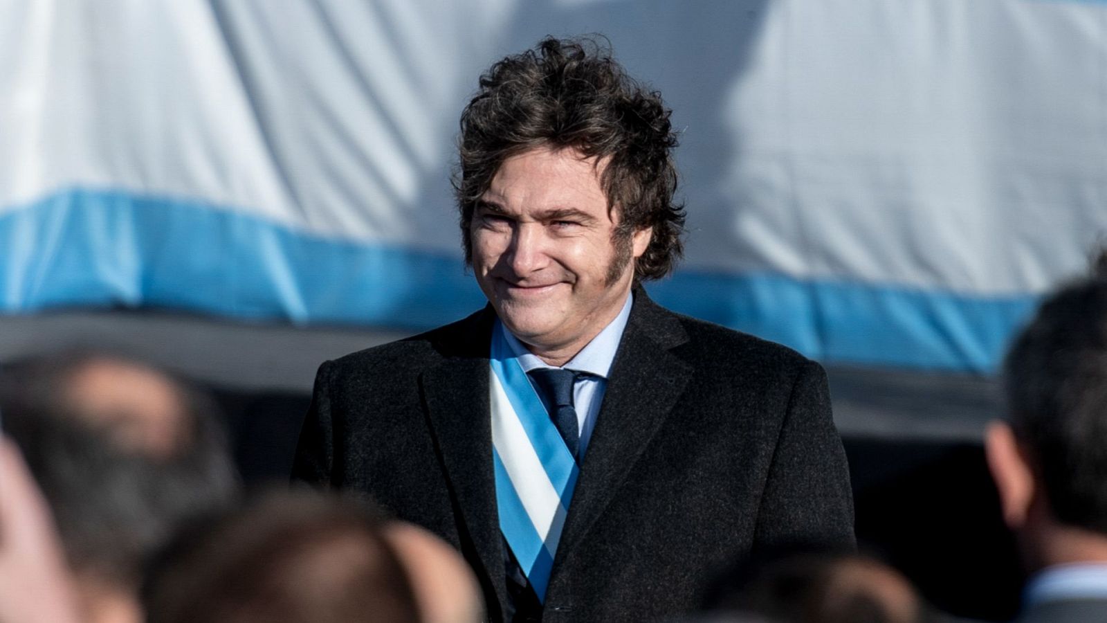 El PP niega malestar por el acto de Ayuso con Milei y el Gobierno critica el silencio de Feijóo | Ver