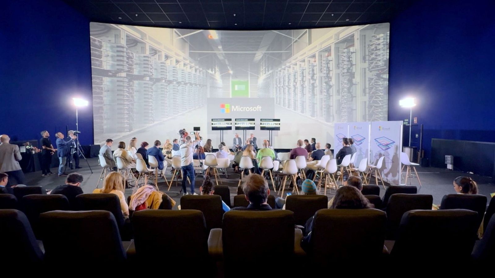 Zoom Net - AWS DeepRacer, Booktubers, MicroIAbitos y Envision 2024 - ver ahora