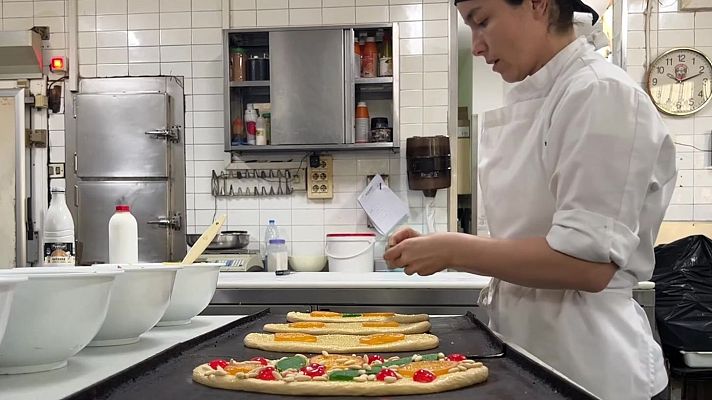 L'Informatiu - El Gremi de Pastissers espera vendre 2 milions de coques de Sant Joan