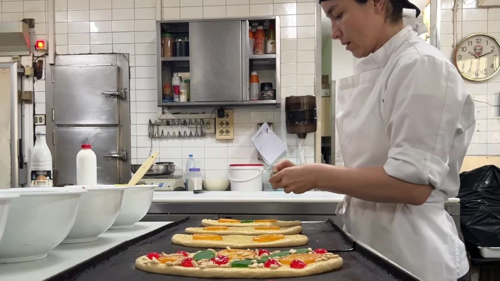 Els pastissers esperen vendre 2 milions de coques de Sant Joan - L'Informatiu | Veure