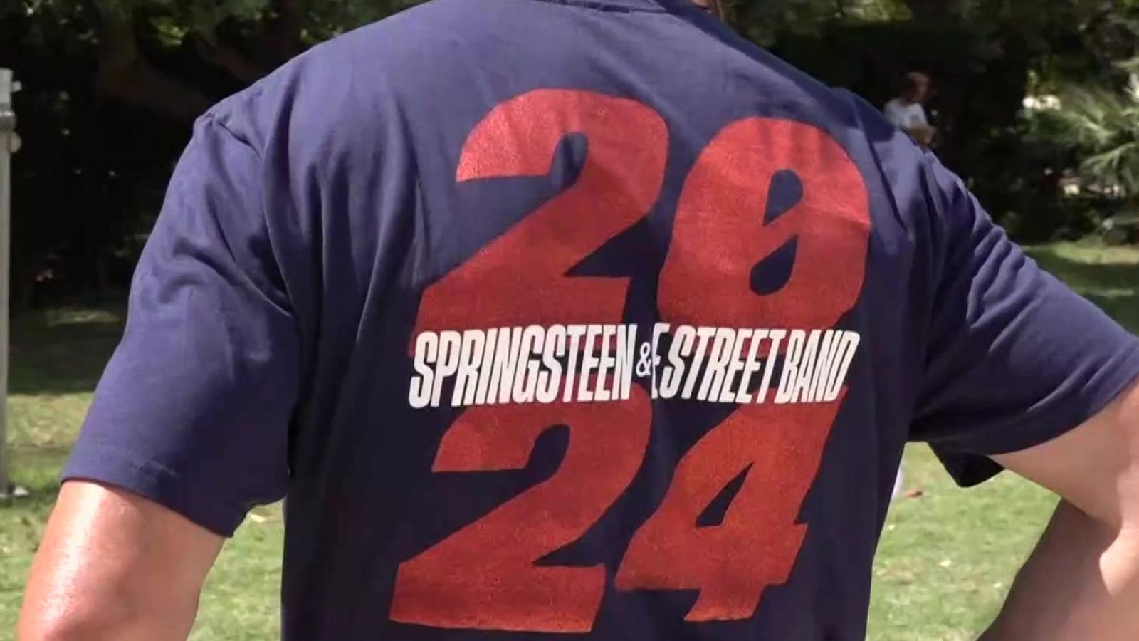 Expectació davant l’Estadi: Bruce Springsteen torna a Barcelona - L'Informatiu | Veure