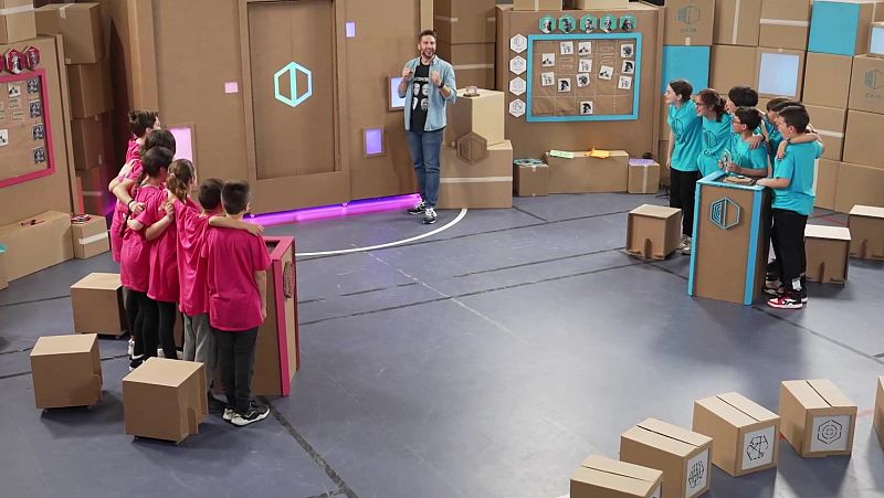 Afrodita, Ares, Atenea, Hades o Poseidón - Aprendemos en Clan. La Caja | Ver