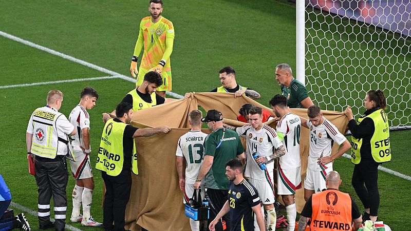 Varga evacuado en camilla (66') Escocia - Hungría (0-0) | Eurocopa 2024 - Eurocopa | Ver