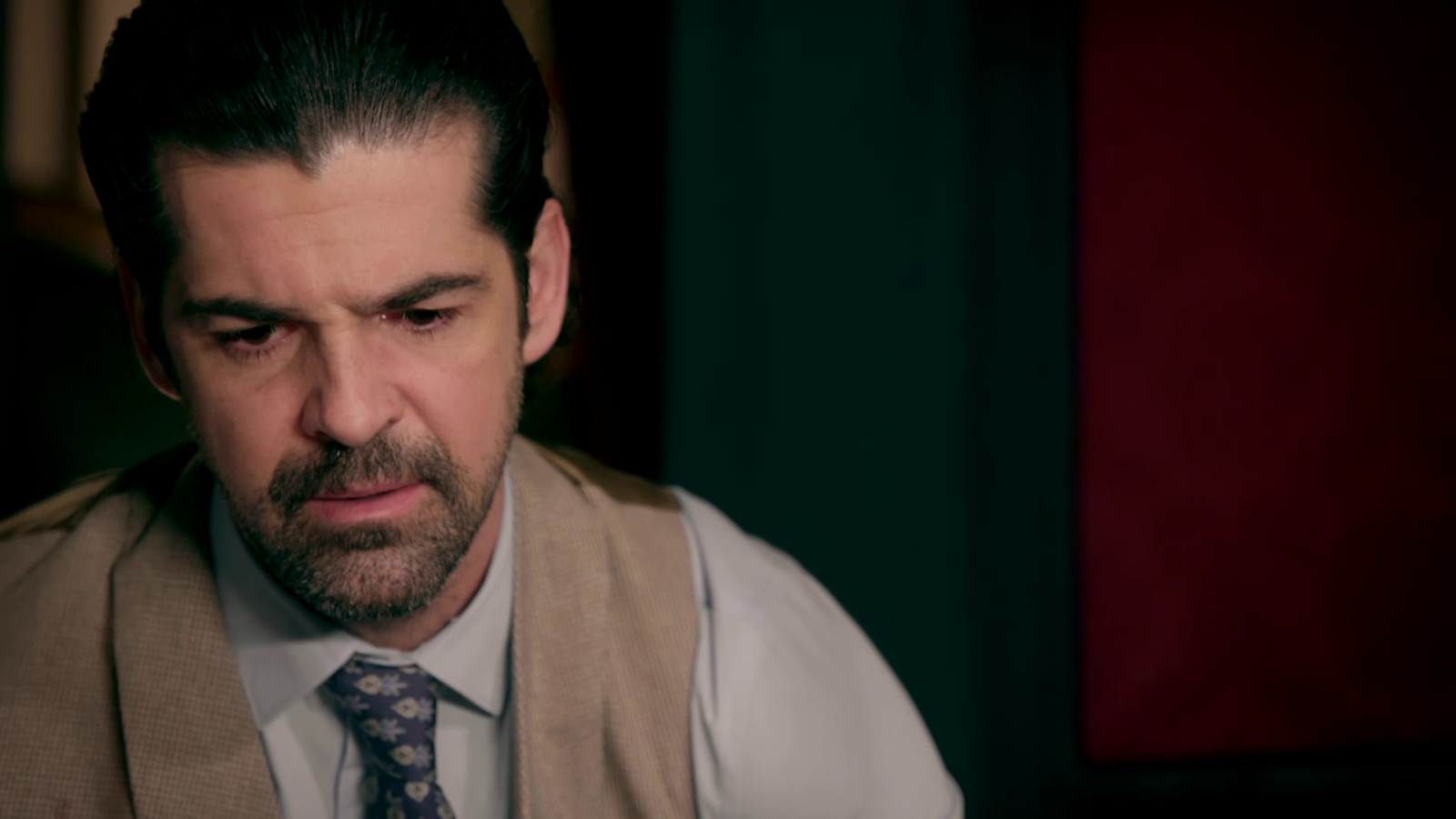 César huye tras el tiroteo en el Madrid Cabaret - Salón de té La Moderna | Ver