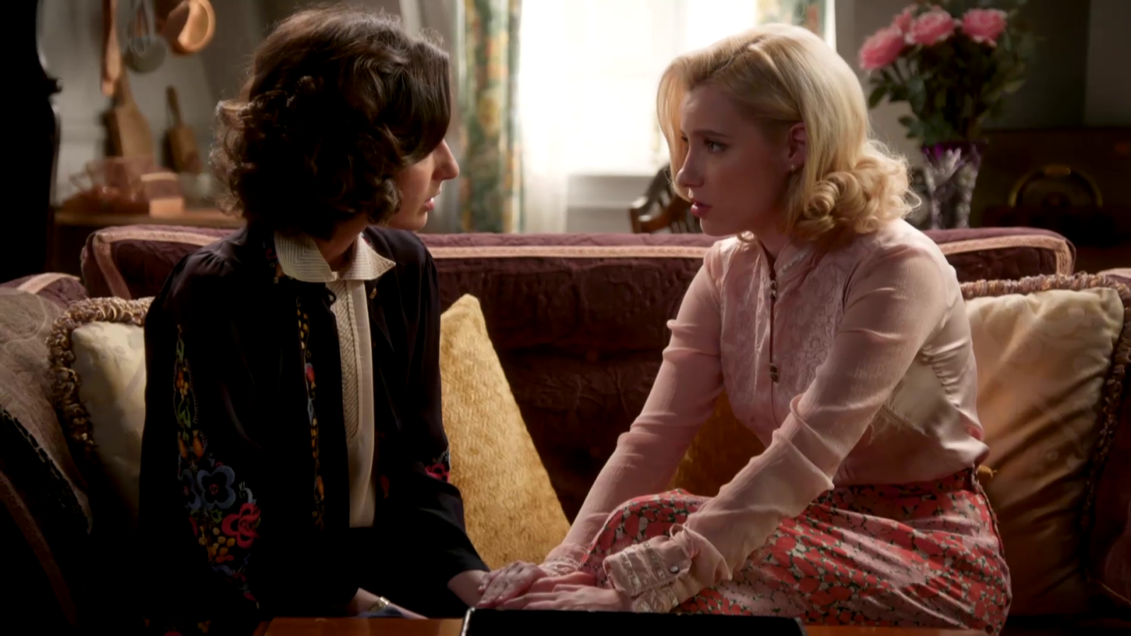 Inés recibe una carta de César - Salón de té La Moderna | Ver