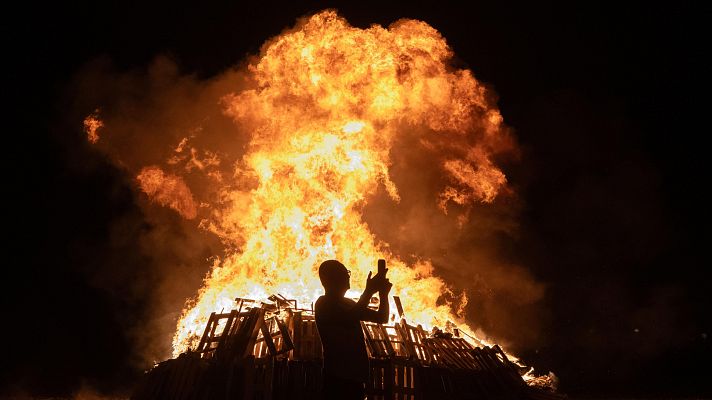 Telediario 1 - Las playas del Mediterráneo amanecen con la resaca de la noche de San Juan