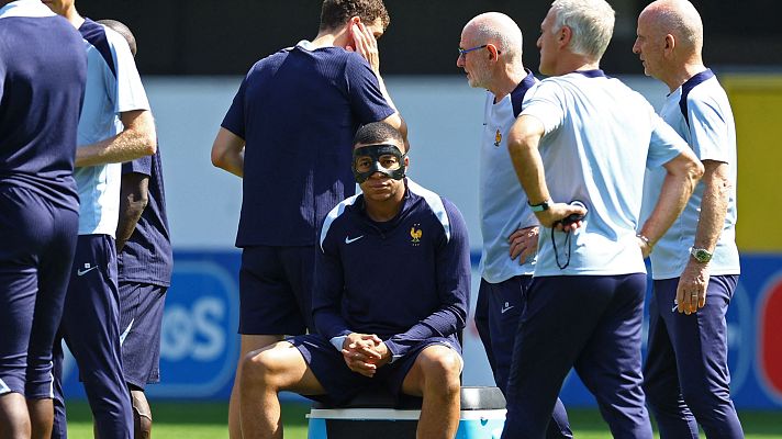 Telediario 1 - Eurocopa | Deschamps sacará al enmascarado Mbappé