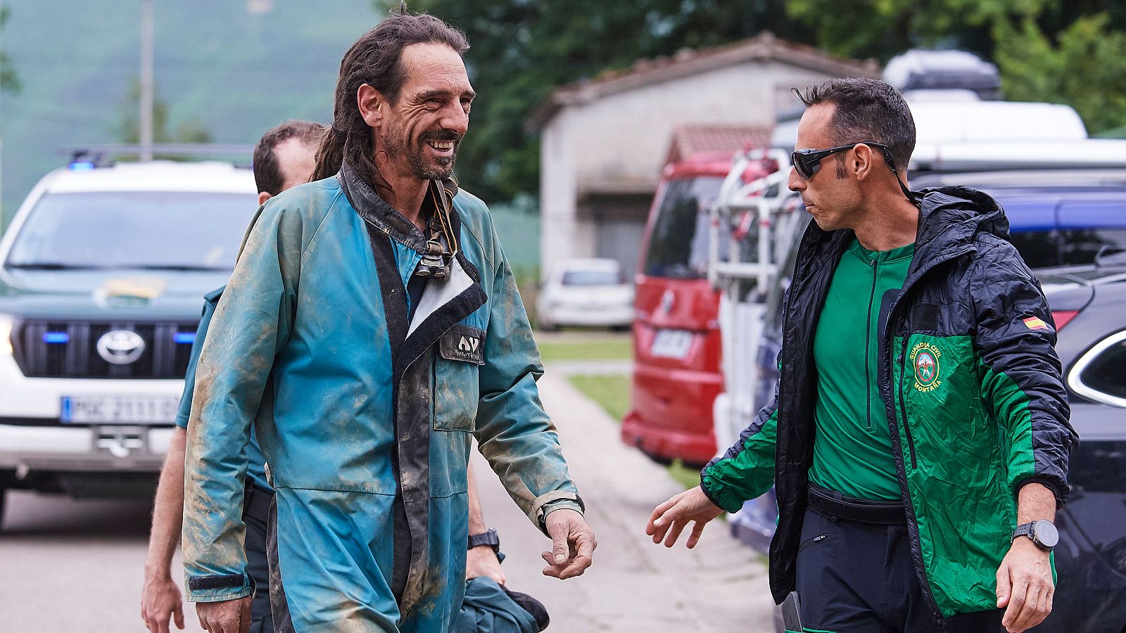 Salen ilesos los dos espeleólogos desaparecidos en Cantabria | Ver