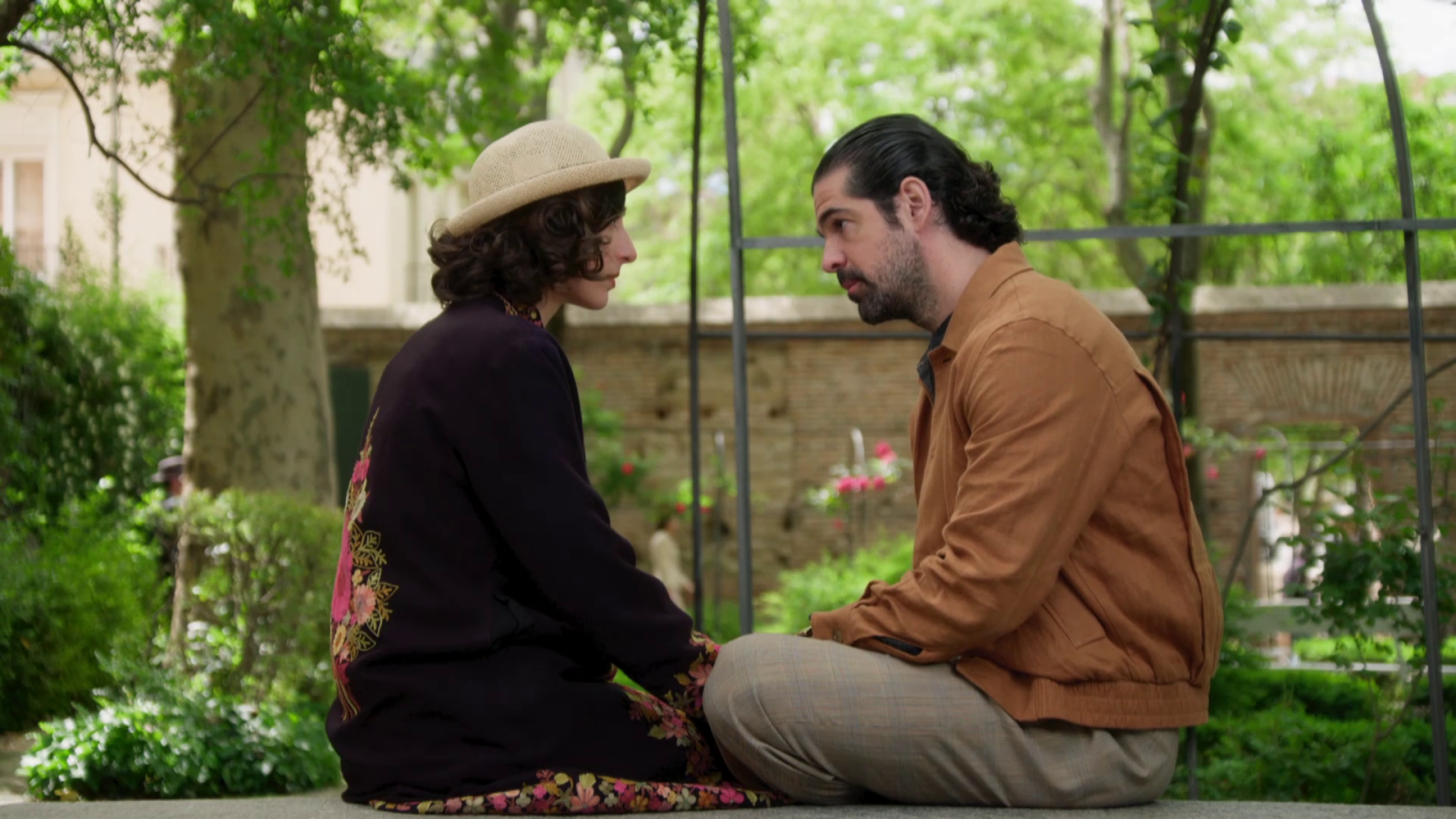 César le pide a Inés que se fugue con él - Salón de té La Moderna | Ver