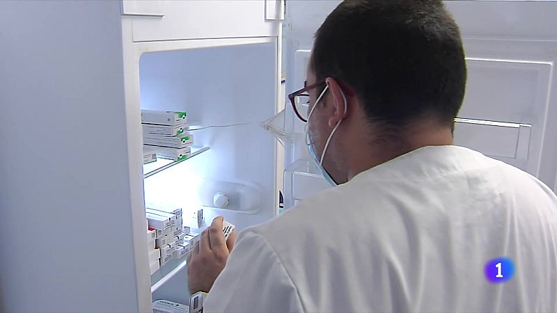 Els centres de vacunació internacional, col·lapsats - L'Informatiu | Veure