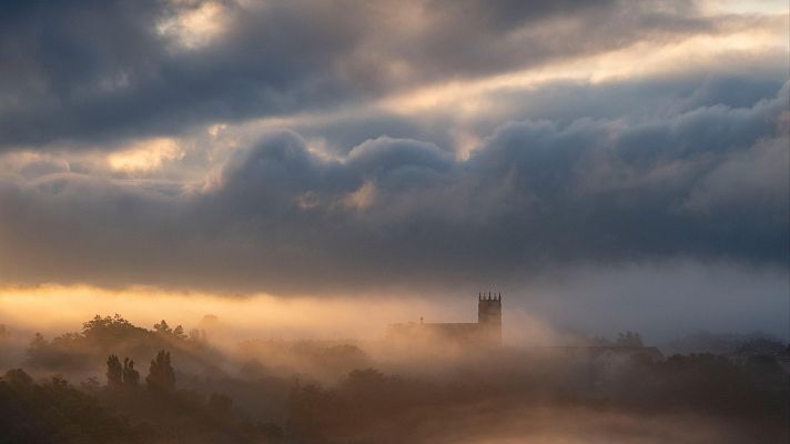 El tiempo - Cielos nubosos, lluvias y bajada de temperaturas