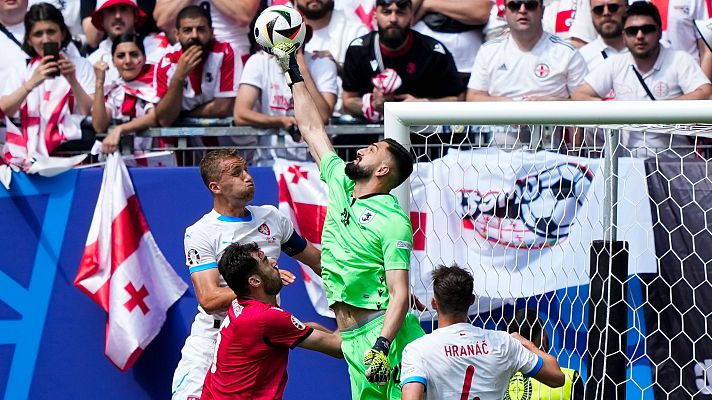 Eurocopa - Mamardashvili con una doble parada, mantiene el empate a cero