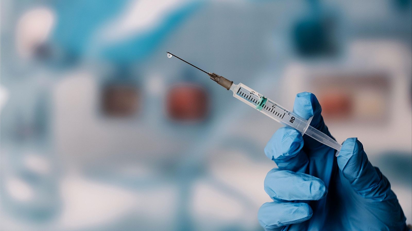 Saturación en los principales centros de vacunación nacionales - Telediario 1 | Ver