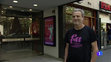 Alberto San Juan arriba al Teatre Condal amb 'Macho Grita'