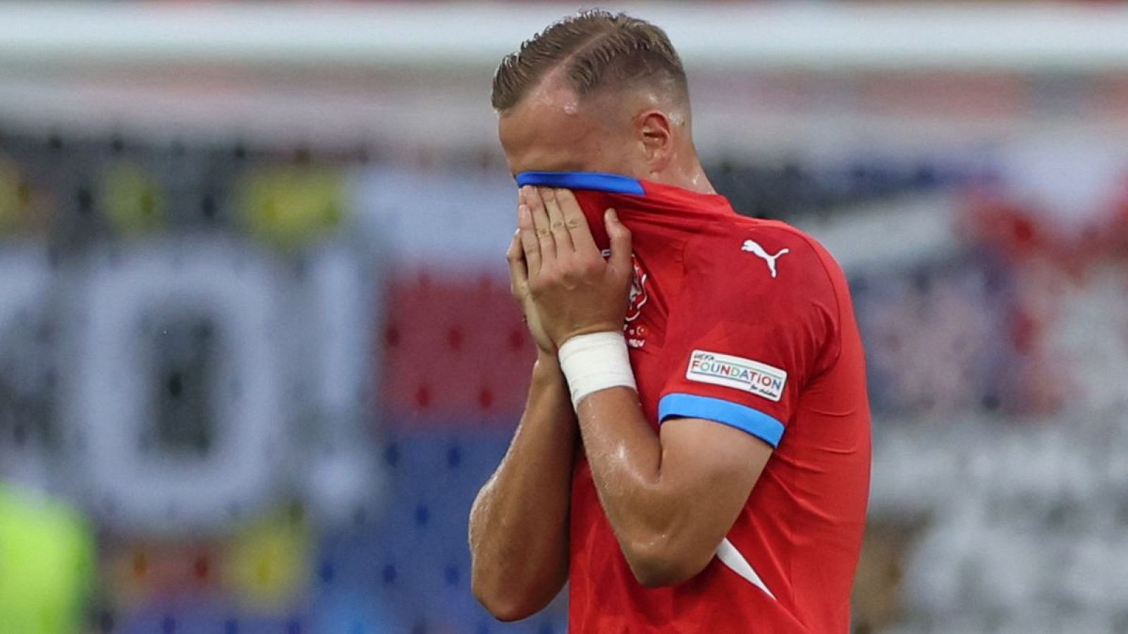 Expulsión de Barak (21') Chequia - Turquía (0-0) | Eurocopa 2024 - Eurocopa | Ver