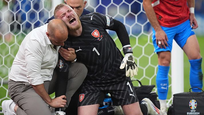 Eurocopa - Gol amargo de Çalhanoglu para Turquía, que termina con Stanek lesionado