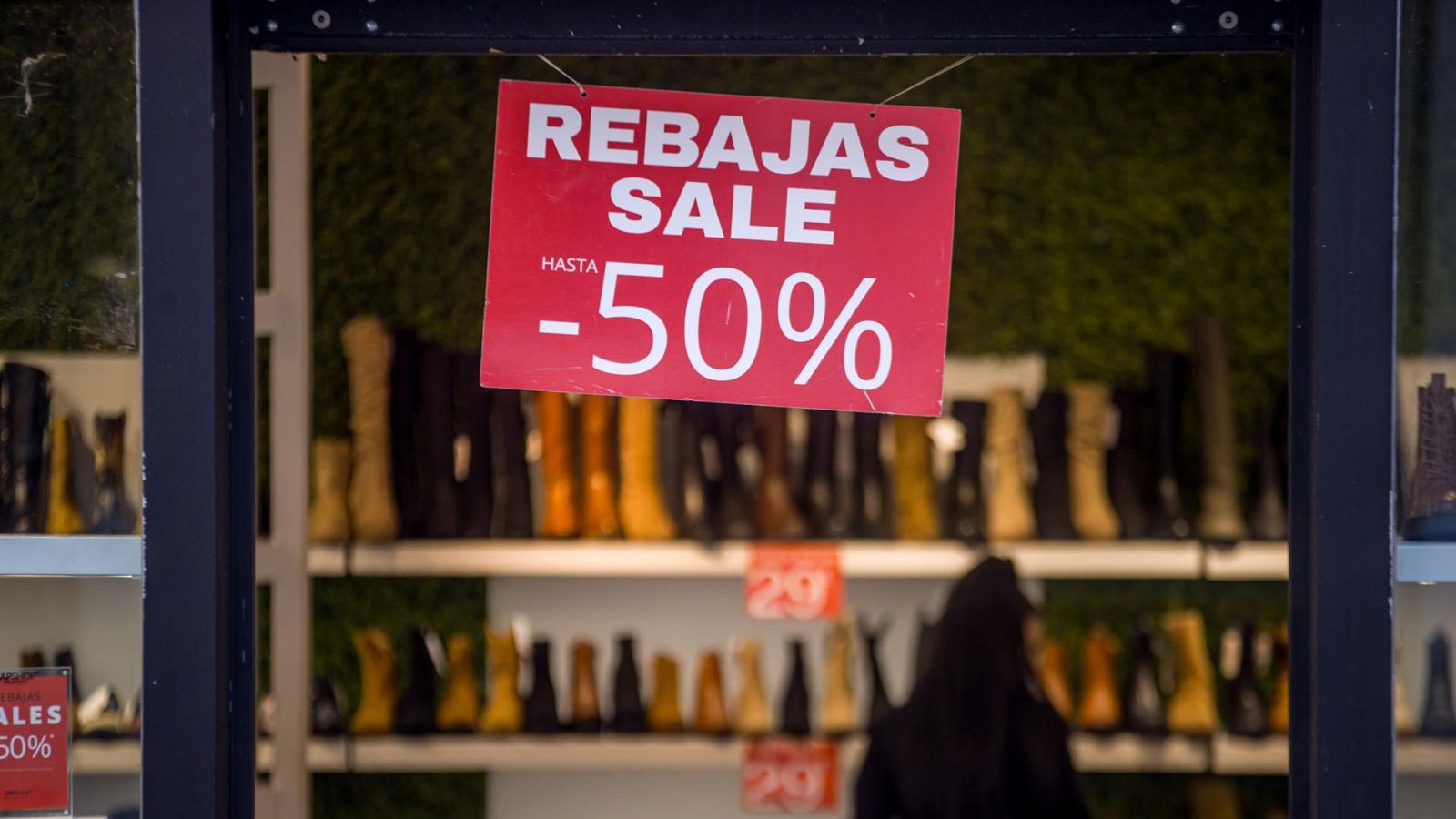 Primer día de rebajas: objetivo, compensar la caída de ventas | Ver