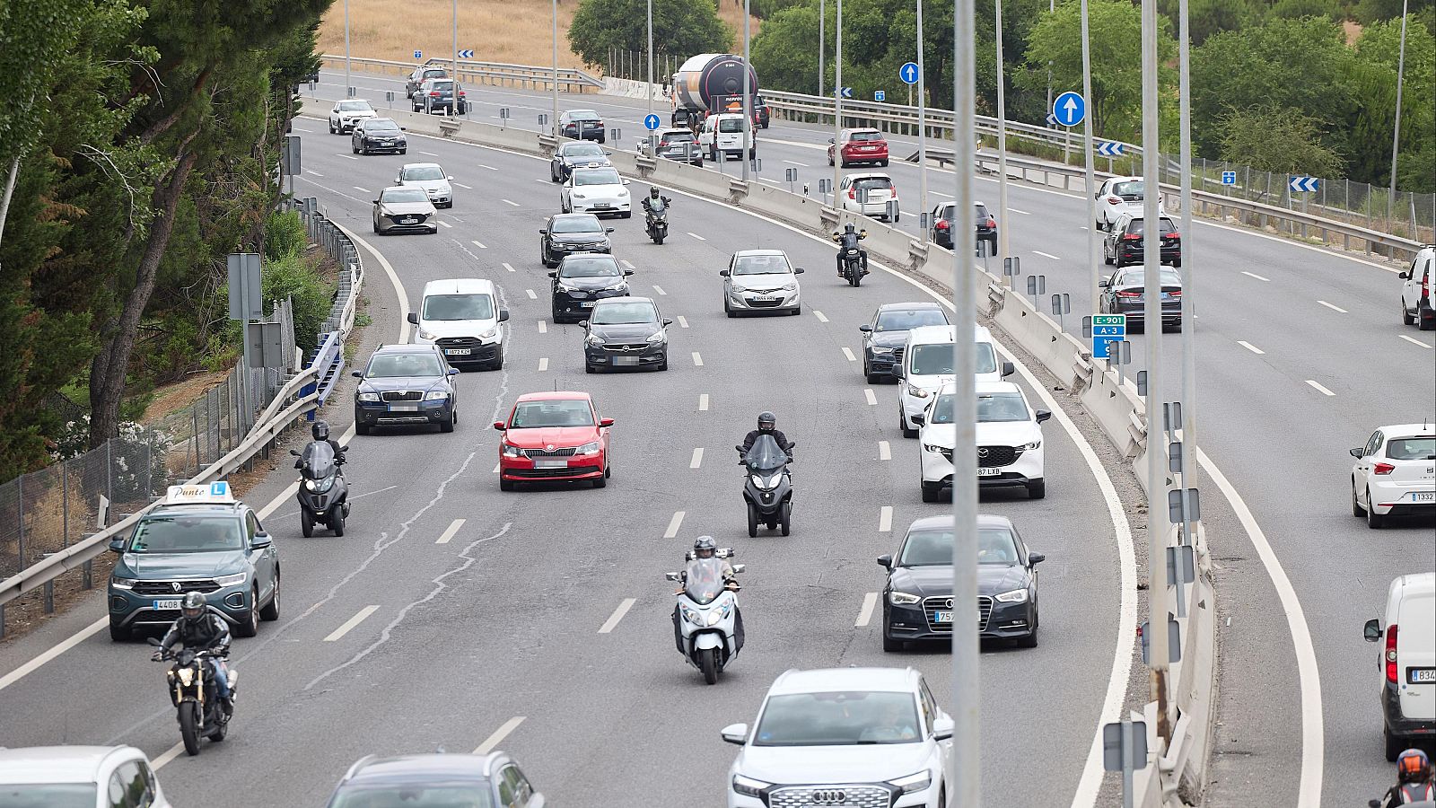 Arranca la operación salida y los primeros viajeros empiezan a irse - Telediario 1 | Ver