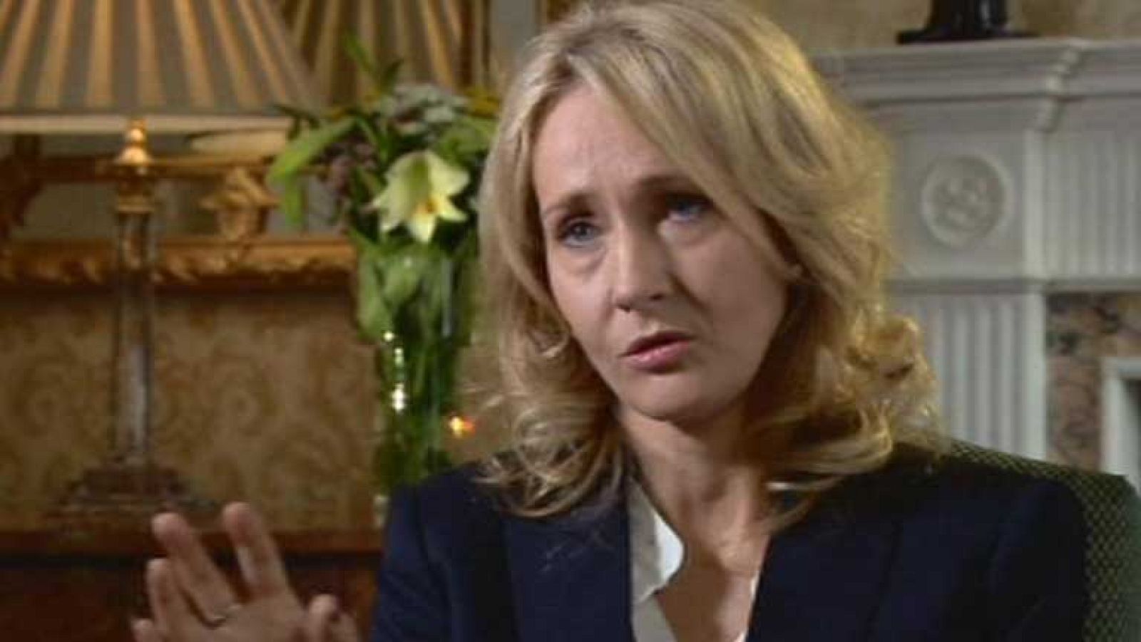 "Una vacante imprevista" es el primer libro para adultos de JK Rowling