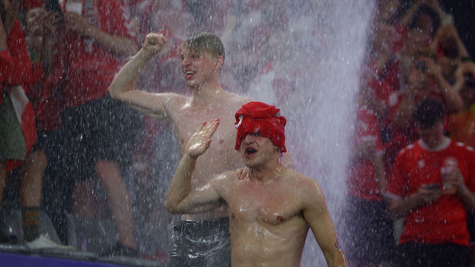 Una tormenta eléctrica obliga a parar el Alemania - Dinamarca - Eurocopa | Ver
