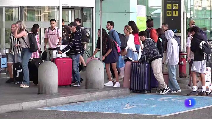 L'Informatiu - El risc d'endeutar-se per no renunciar a viatjar per vacances