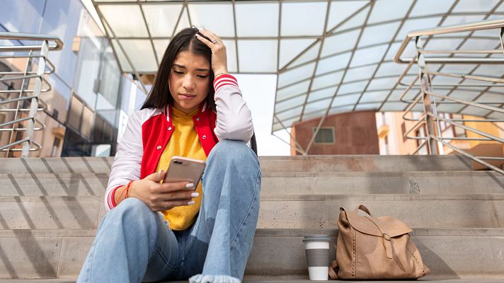 Telediario Fin de Semana - Crece el acoso en plataformas de compraventa de segunda mano