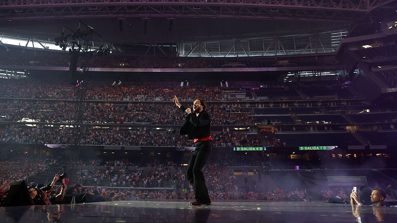 Manuel Carrasco cierra su gira con un concierto en el Bernabéu | Ver