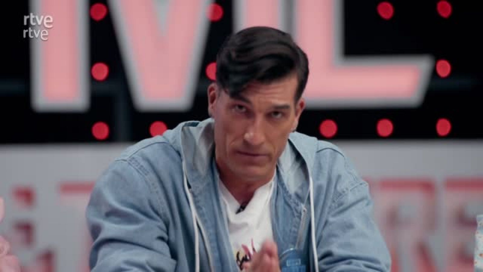 Invictus: Pinto le pide a Santiago Segura aparecer en Torrente - Invictus, ¿te atreves? | Ver