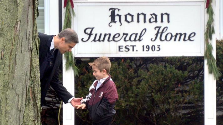 Telediario 1 - Funerales en Newtown