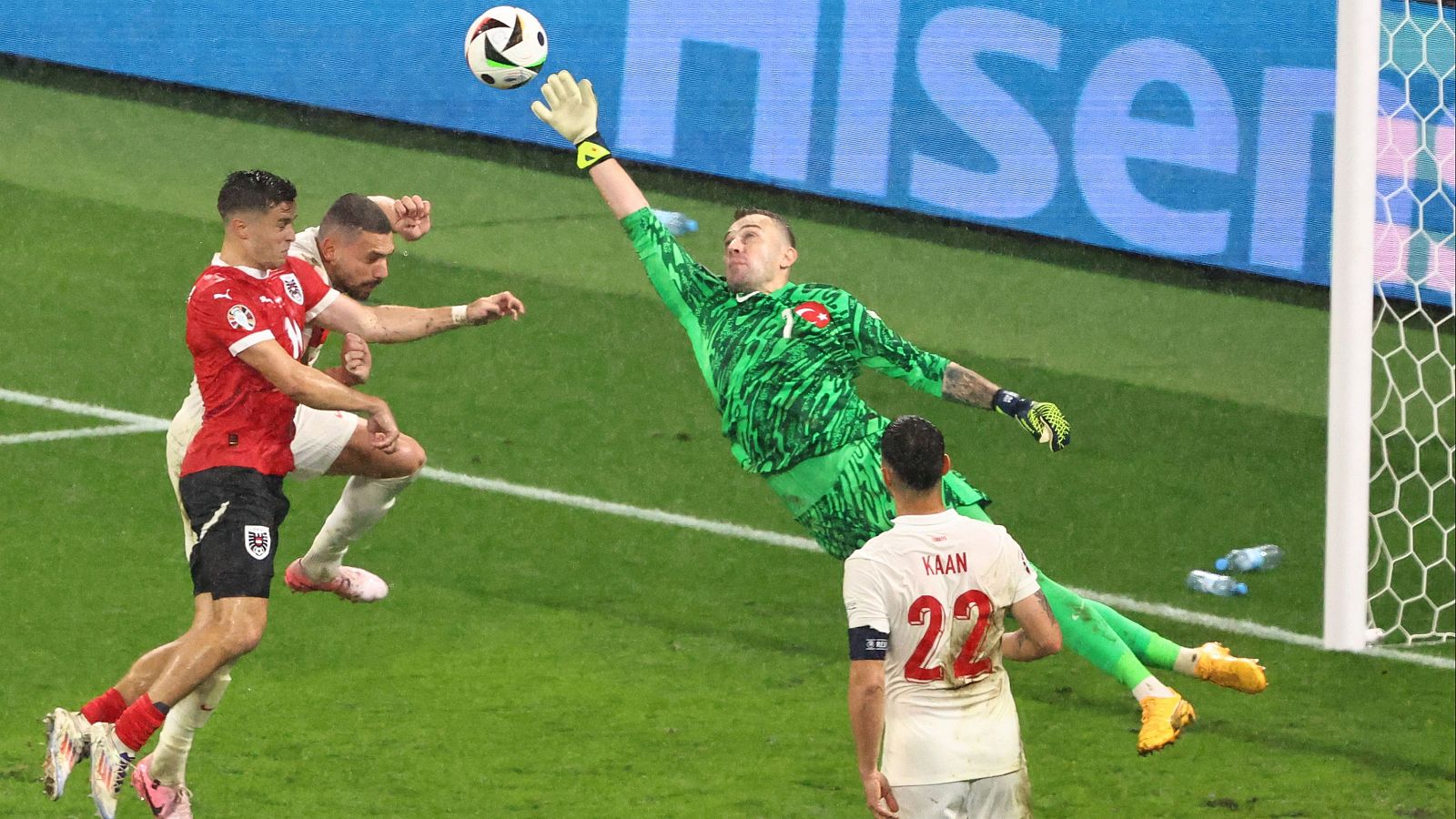 Parada Mert Günok (94') Austria - Turquía (1-2) | Eurocopa 2024 - Eurocopa | Ver