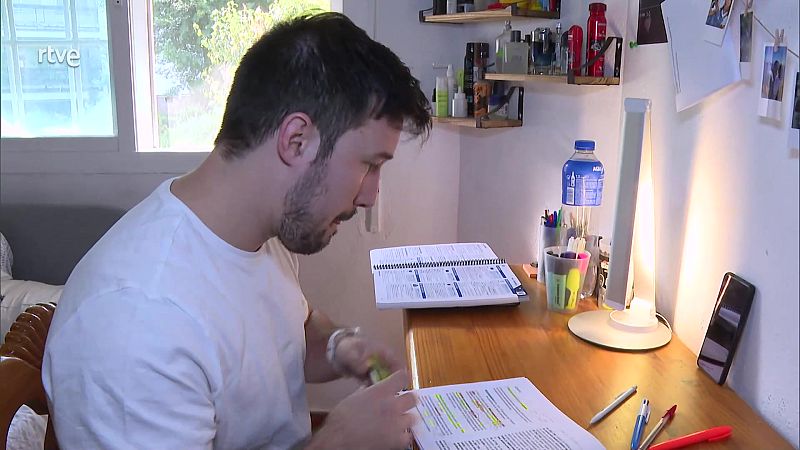 El trabajo de opositar - Aquí hay trabajo | Ver